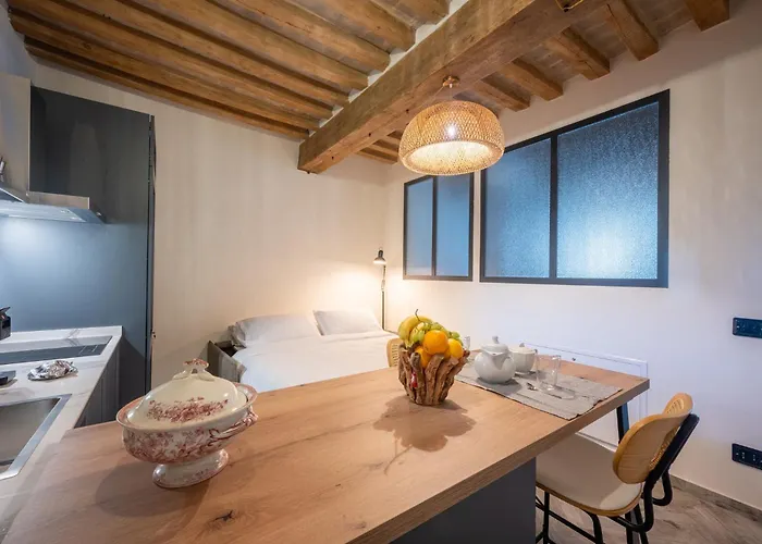 Guesthost - Bixio 29 3 And 5 Parme